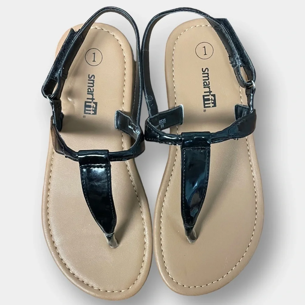 NEW Smart Fit T Strap Sandal Black Faux Patent Leather Girl's Size 1